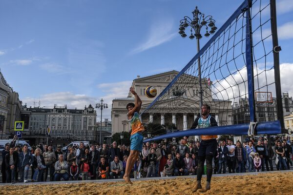 والیبال ساحلی در روز جشن شهر مسکو - اسپوتنیک ایران  