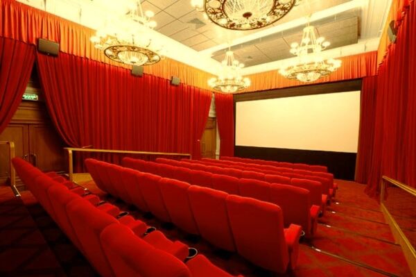 سینمایی در مرکزی ترین نقطه شهر - اسپوتنیک ایران  