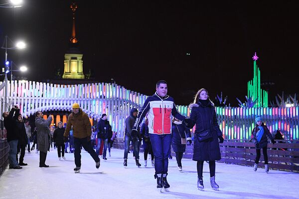 بزرگترین پیست اسکیت روی یخ در اروپا - اسپوتنیک ایران  