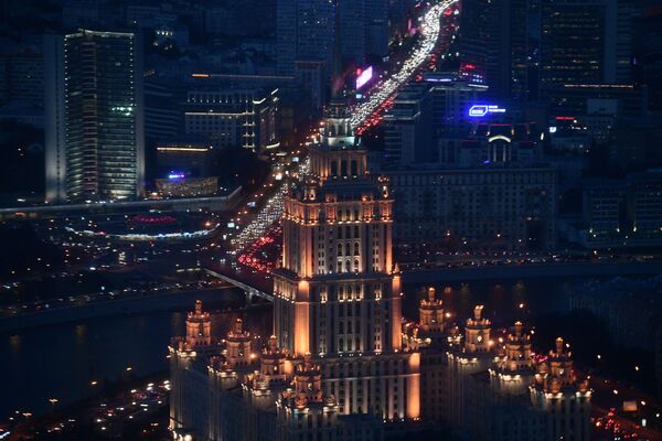 نمای شهر مسکو و هتل اوکراین از طبقه 89 مجتمع تجاری مسکو سیتی، مکانی که بلندترین سکوی بازدید در اروپا ساخته می شود - اسپوتنیک ایران  