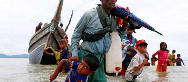 Беженцы рохинджа после пересечения границы между Бангладешем и Мьянмой - اسپوتنیک ایران  