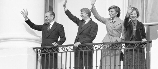 محمدرضا پهلوی و جیمی کارتر همراه بانوهای اول ایران و آمریکا محمدرضا پهلوی و جیمی کارتر همراه بانوهای اول ایران و آمریکا - اسپوتنیک ایران