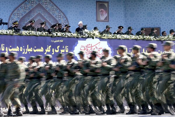 رژه نیروهای مسلح ایران در روز نیروهای مسلح و سی و هفتمین سالگرد آغاز جنگ ایران و عراق - اسپوتنیک ایران  