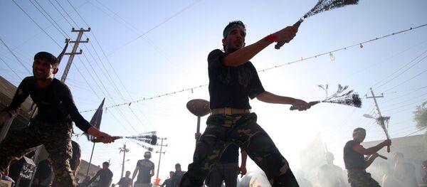 حضور شمر با دوچرخه در یک مراسم تعزیه خوانی +ویدئو - اسپوتنیک ایران  