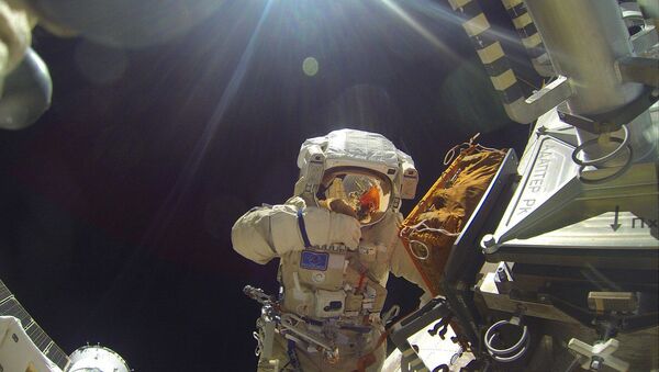 فضانورد روسیه در فضای آزاد - اسپوتنیک ایران  