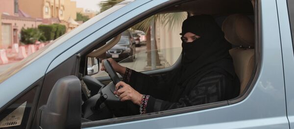 قتل زن سعودی به دلیل رانندگی + ویدئو قتل زن سعودی به دلیل رانندگی + ویدئو - اسپوتنیک ایران