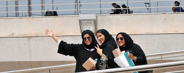 دانشجویان زن سعودی در یکی از کنفرانس های بین المللي در الریاض - اسپوتنیک ایران  