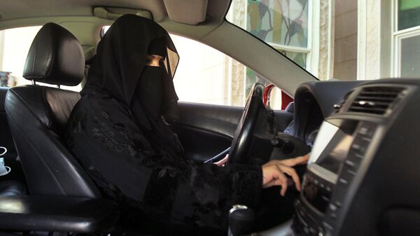 گشایش اولین نمایشگاه خودرو مخصوص زنان در عربستان - اسپوتنیک ایران  