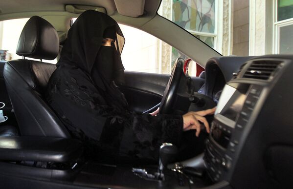 زنان سعودی اجازه رانندگی پیدا کردند - اسپوتنیک ایران  