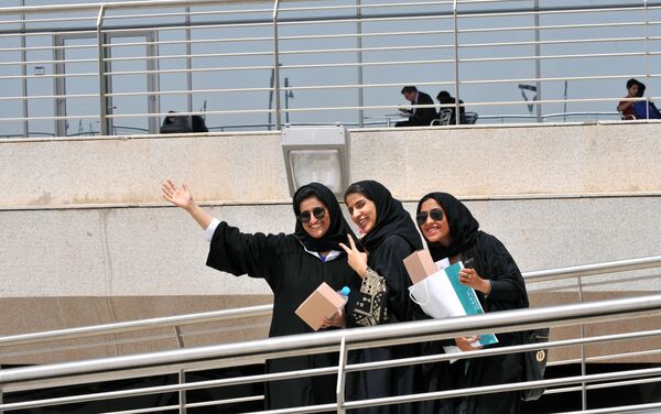 دانشجویان زن سعودی در یکی از کنفرانس های بین المللي در الریاض - اسپوتنیک ایران  
