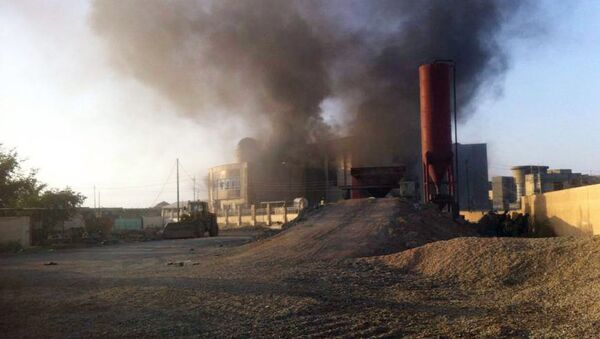 Дым после перестрелки между иракскими военными и боевиками ИГ в городе Рамади - اسپوتنیک ایران  