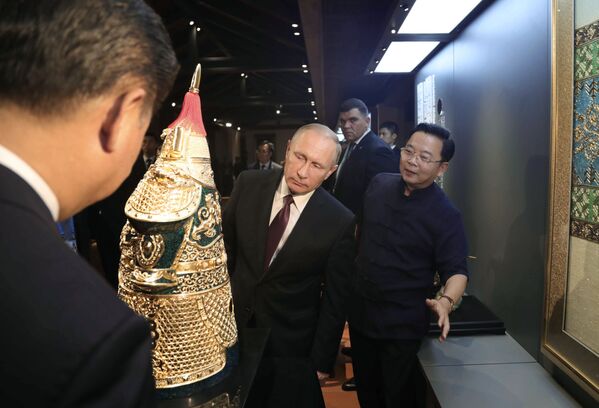 ولادیمیر پوتین در نمایشگاه میراث فرهنگی چین در شهر شیامن. 3 سپتامبر 2017 - اسپوتنیک ایران  