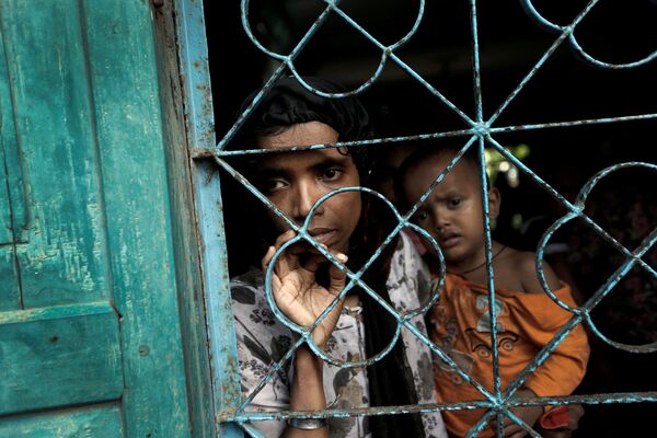 پناهنده روهینگیا در انتظار جابه جایی در اردوگاه موقت در شهر کوکس-بازار بنگلادش - اسپوتنیک ایران  