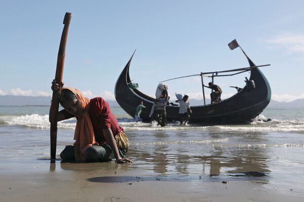پناهندگان روهینگیا پس از پیاده شدن در ساحل شهر تکناف بنگلادش - اسپوتنیک ایران  