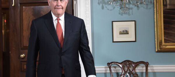 دیدار ناگهانی تیلرسون و اشرف غنی در کابل دیدار ناگهانی تیلرسون و اشرف غنی در کابل - اسپوتنیک ایران