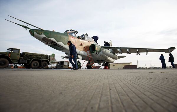 جنگنده سوخو-۲۵ در زمان آموزش ویژه پرواز خلبانان در منطقه کراسنودار - اسپوتنیک ایران  