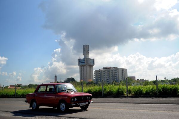 خوردوهایی ساخت شوروی در حال عبور از کنار سفارت روسیه در هاوانا - اسپوتنیک ایران  