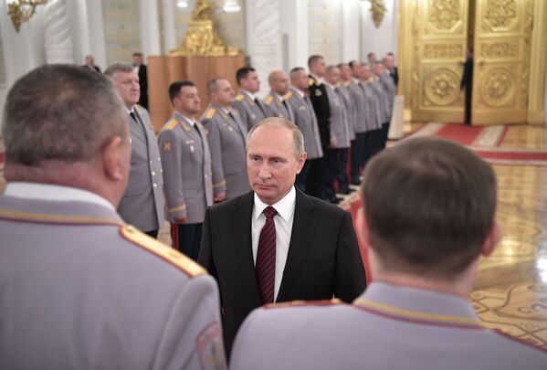 ولادیمیر پوتین رئیس جمهور روسیه در ملاقات با افسران عالی رتبه در کرملین - اسپوتنیک ایران  