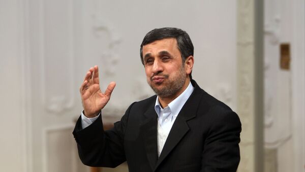 چرا احمدی نژاد در جلسه مجمع علامت پیروزی نشان داد؟+ عکس - اسپوتنیک ایران  