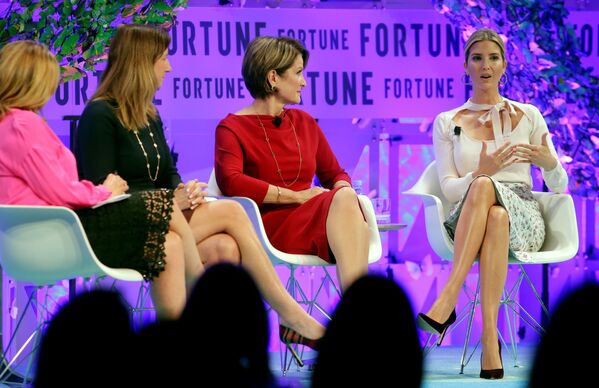 ایوانکا ترامپ مشاور ارشد رئیس جمهور آمریکا در حال سخنرانی در نشست زنان توانا مجله Fortune در واشنگتن - اسپوتنیک ایران  