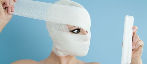 سیلیکون صورتم را کج کرد - اسپوتنیک ایران  