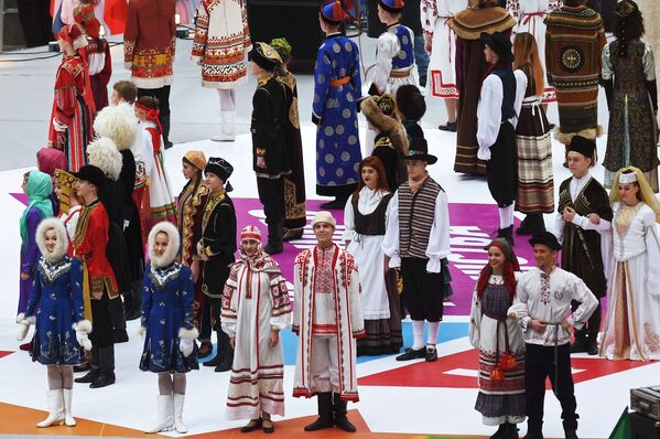 آرتیست ها در کنسرت« روسیه متحد می کند!»در استادیوم لوژنیکی مسکو - اسپوتنیک ایران  