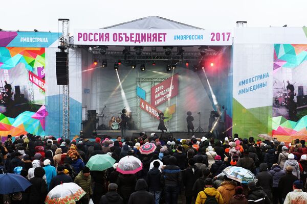 شرکت کنندگان جشن «وحدت ملی» روسیه در نووسیبیرسک - اسپوتنیک ایران  