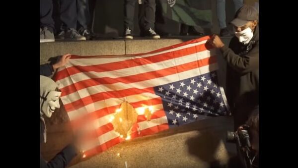 Londoners burn the US flag at the Million Mask March - اسپوتنیک ایران  