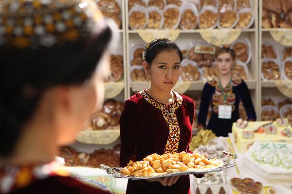 نمایشگاه دستاوردهای  ترکمنستان  به مناسبت 19-مین  سالگرد استقلال ترکمنستان - اسپوتنیک ایران  