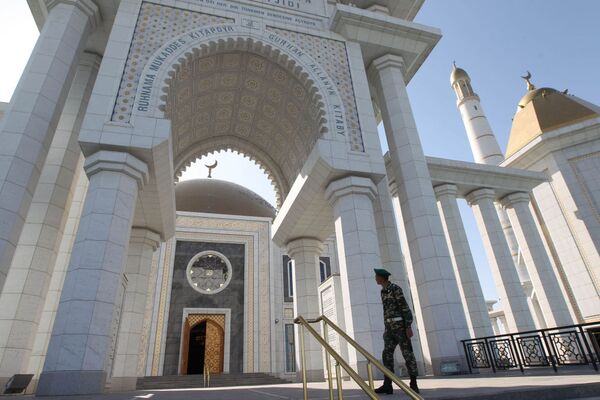مسجد جامع  ترکمنستان ، «ترکمن باشی  روحی» در  قصبه « کیپچاک» - اسپوتنیک ایران  