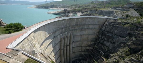 Вид на плотину и водохранилище Чиркейской гидроэлектростанции (ГЭС) в Буйнакском районе Дагестана - اسپوتنیک ایران  