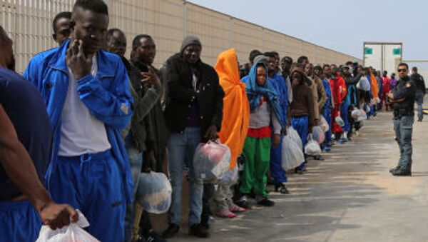 Мигранты в порту Лампедуза - اسپوتنیک ایران  