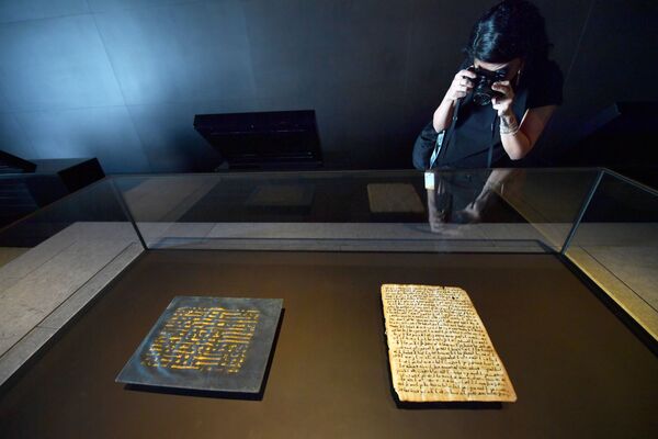 قرآن قدیمی در موزه هنری لوور در ابوظبی - اسپوتنیک ایران  
