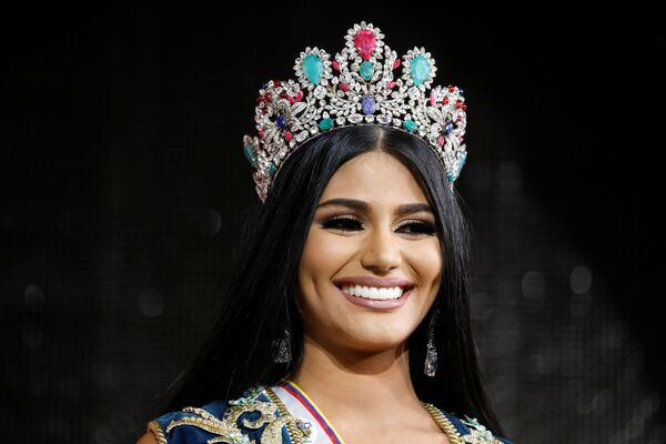 دختر شایسته - دلتا آماکور، در مراسم ملکه زیبایی در ونزوئلا - اسپوتنیک ایران  