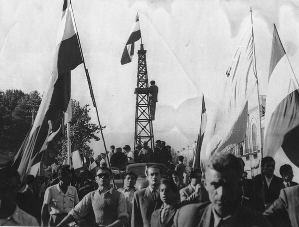 برج مینیاتوری نفت در تهران، سال 1951 برج مینیاتوری نفت در تهران، سال 1951 - اسپوتنیک ایران