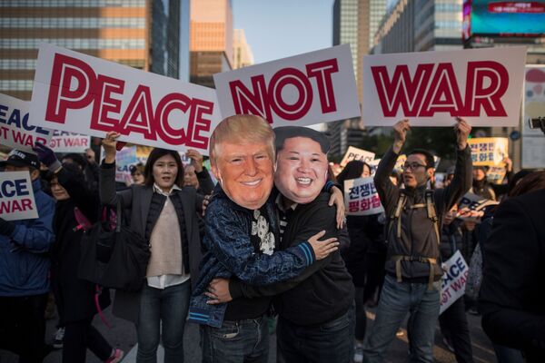 تظاهرات در کره جنوبی پیش از سفر دونالد ترامپ رئیس جمهور آمریکا - اسپوتنیک ایران  