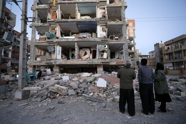خانه ویران بر اثر زلزله در ایران - اسپوتنیک ایران  