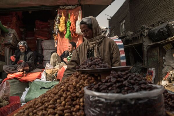 فروشنده خرما در بازار کابل - اسپوتنیک ایران  