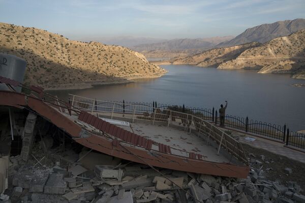 دریاچه در نزديک کرمانشاه پس از زلزله - اسپوتنیک ایران  