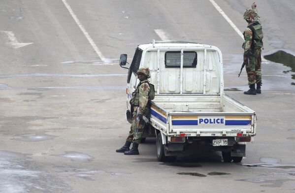 خودروی نظامی در در شهر هراره - زیمبابوه - اسپوتنیک ایران  