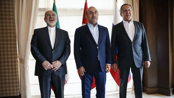 Главы МИД Ирана, Турции и России во время встречи в Анталье - اسپوتنیک ایران  