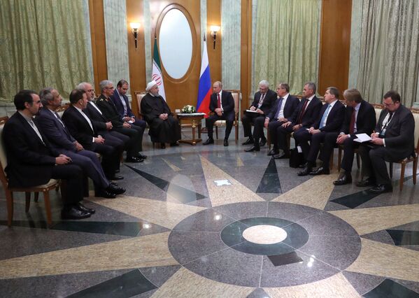 دیدار ولادیمیر پوتین رئیس جمهور روسیه و حسن روحانی رئیس جمهور ایران در شهر سوچی - روسیه - اسپوتنیک ایران  