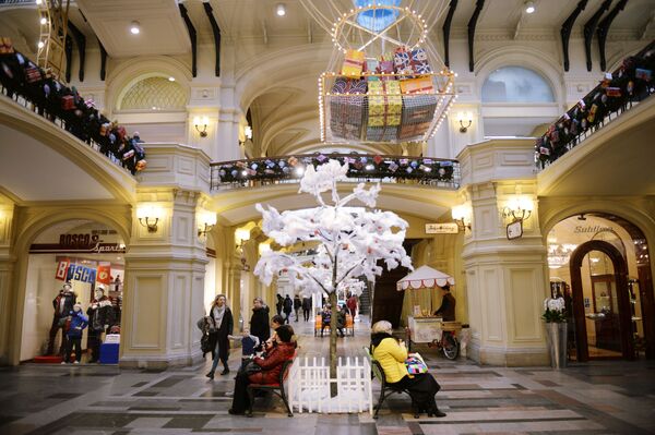 تزئینات جشن سال نو میلادی در مرکز خرید گوم - مسکو - اسپوتنیک ایران  