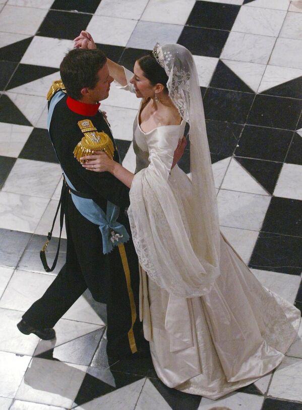 پرنس ماریا و ولیعهد دانی فردریک در والس عروسی کاخ فردنسبورگ، دانمارک - اسپوتنیک ایران  