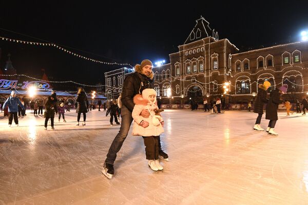 افتتاحیه پیست اسکیت روی یخ گوم در میدان سرخ - اسپوتنیک ایران  