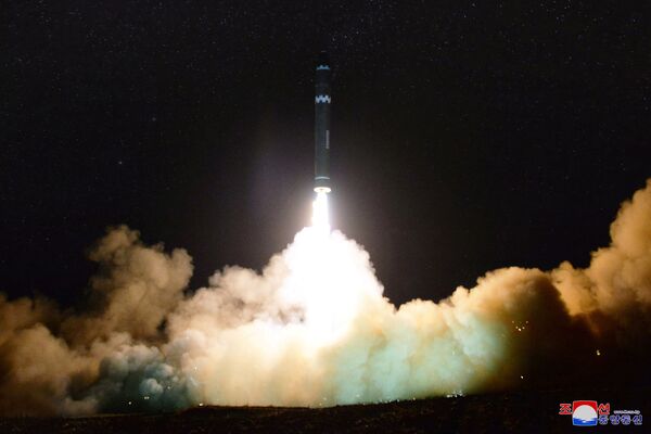پرتاب موشک بالستیک  قاره پیمای هواسانگ 15 کره شمالی - اسپوتنیک ایران  