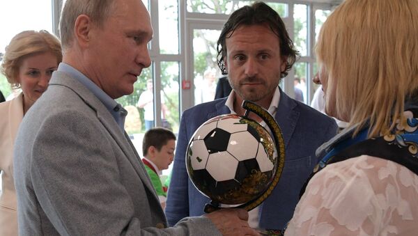 پوتین: روسیه میزبانی مسابقات جام جهانی فوتبال را به بهترین نحو اجرا خواهد بود - اسپوتنیک ایران  