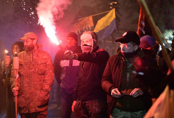 شرکت کنندگان در تظاهرات کیف به مناسبت سالگرد آغاز حوادث در میدان - اسپوتنیک ایران  