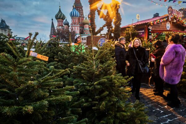 بازار سال نو «گوم» در میدان سرخ مسکو - اسپوتنیک ایران  