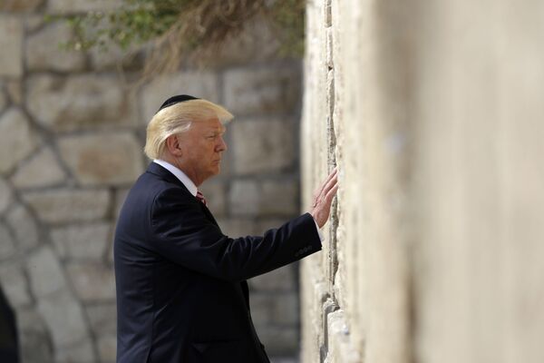 دونالد ترامپ رئیس جمهور آمریکا کنار دیوار گریان در اورشلیم - اسپوتنیک ایران  
